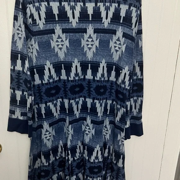 Ralph Lauren Blue and White Patterned Top - Picture 2 of 4